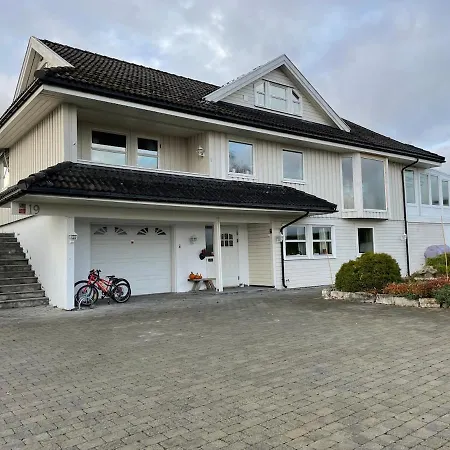 Spacious Family With Great View Of Mjosa