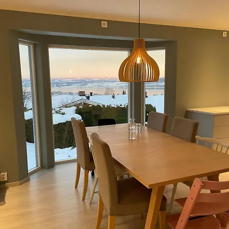 Spacious Family With Great View Of Mjosa